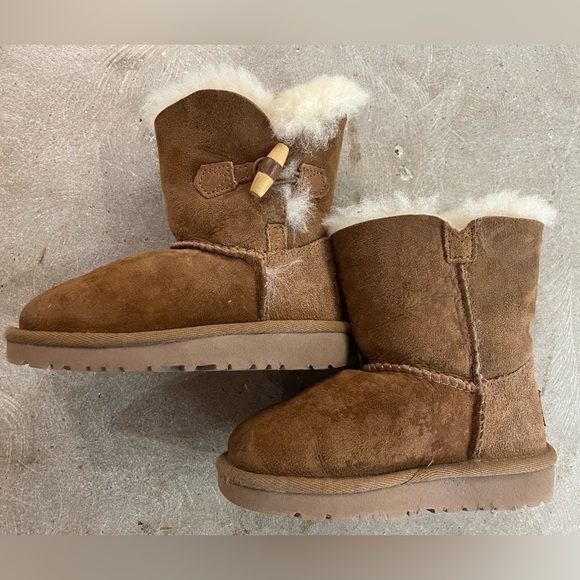 VGUC UGG Barrel Button Closure Toddler Boots - size 8 - Picture 12 of 12